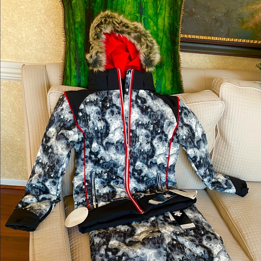 DESCENTE designer snowboarding or ski full outfit NEW
